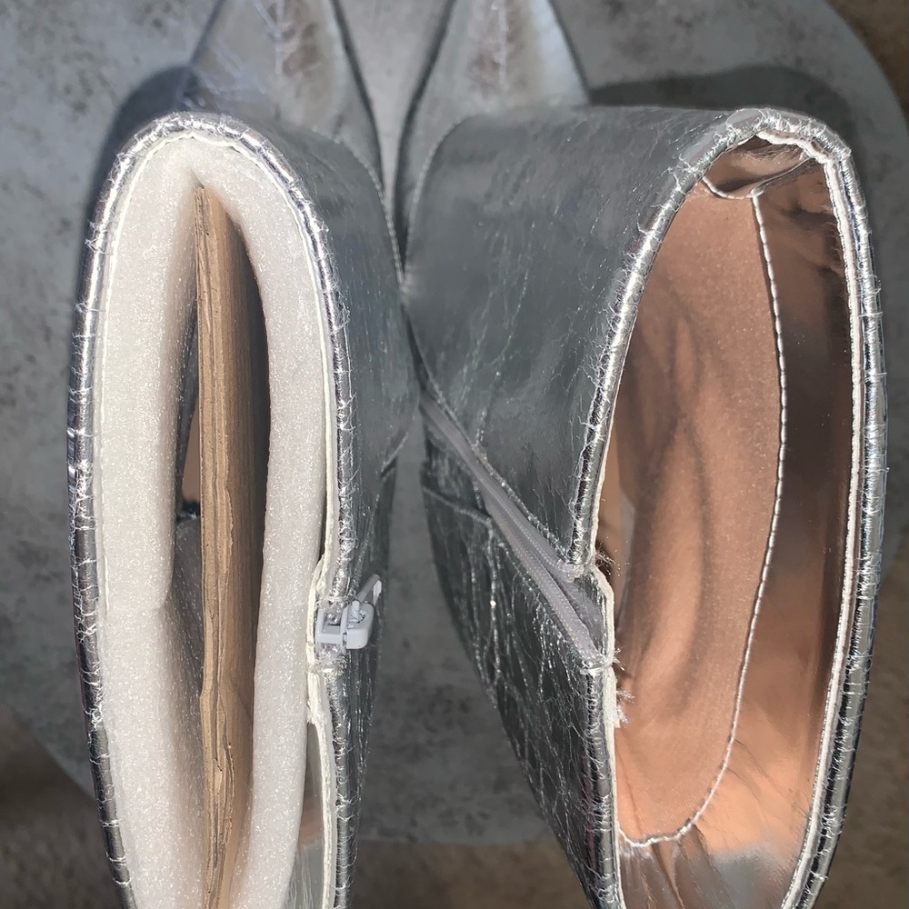 INC New Sabeel cuffed Silver fold over booties women’s size 8 - Picture 8 of 10